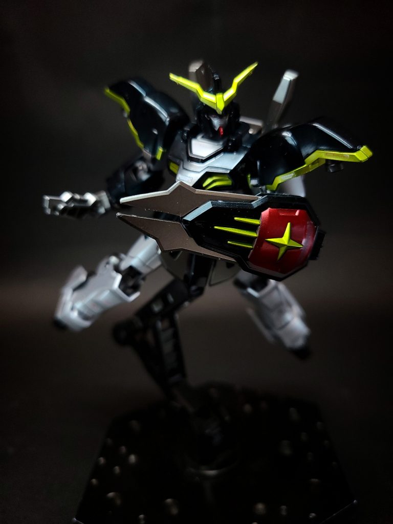 バルカン頭部に2門内蔵された近接防御機関砲。マシンキャノンとともに斉射可能な時間は1分にも満たない[6]。マシンキャノン両肩に内蔵される大口径機関砲。EW版では非装備。