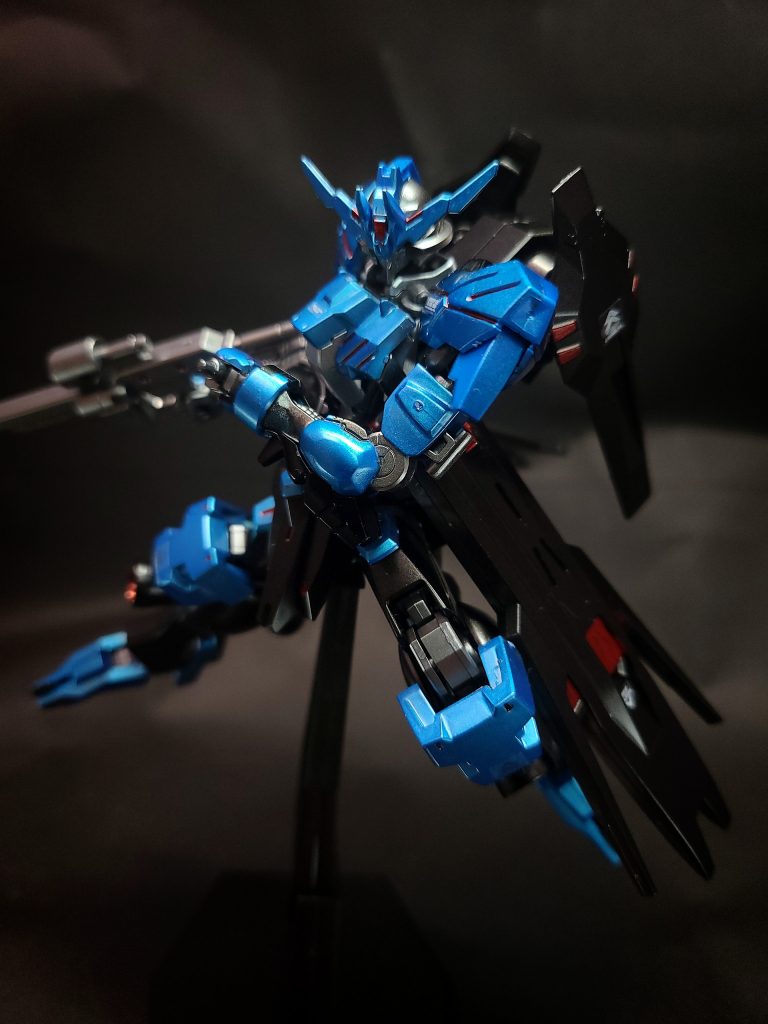 110mmヴィダール用ライフル本機専用の対MS用ライフル。製造元はギャラルホルンの開発部門で、試験運用段階の物をヴィダール用に採用した。汎用性の高い武装で、近・中距離での使用から、遠距離射撃まで考慮されている。非使用時にはサイドアーマーにマウントされる。