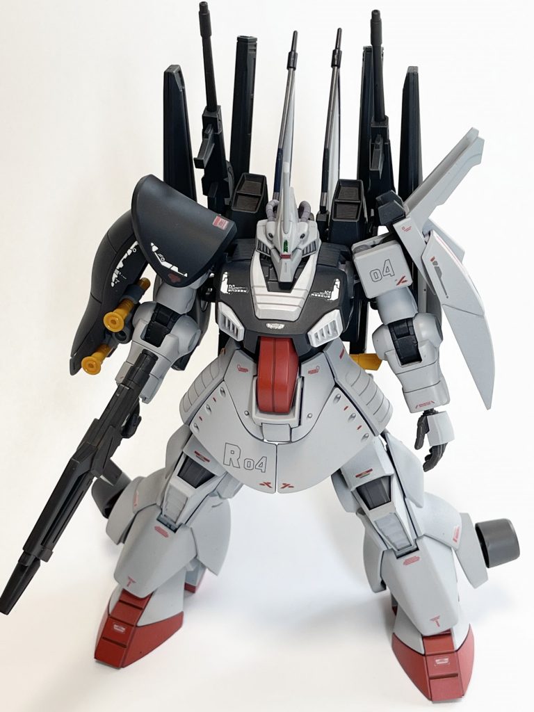 モノアイはHアイズミニ2.0mmの外枠をHIQメタルパーツで枠付けし置き換えています。やっぱモノアイは外枠が付くと一段とカッコいいですね。