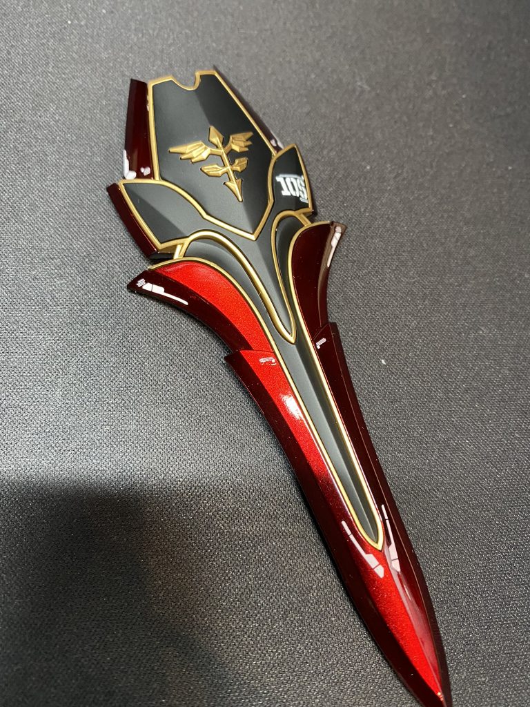 シールドです。光沢と艶消しの対比です