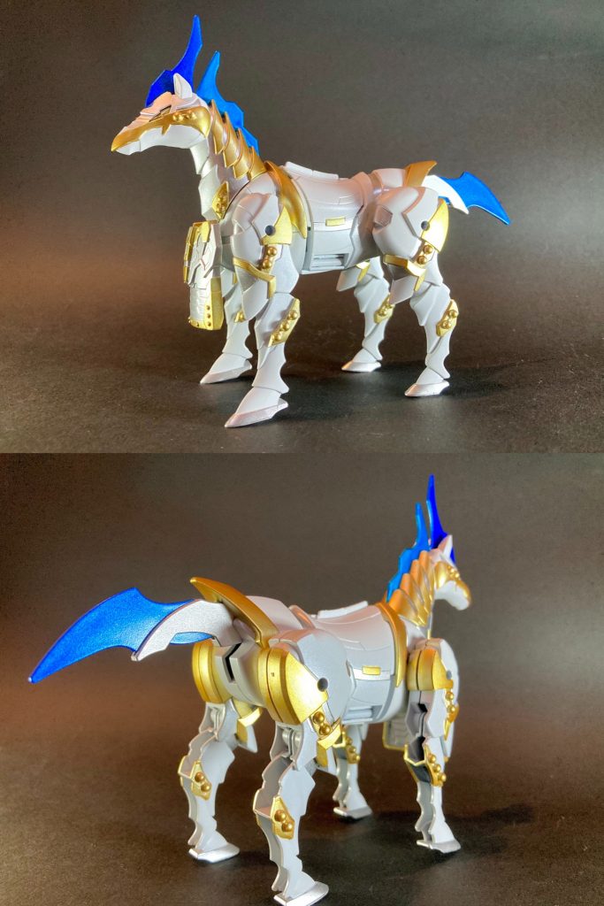 【軍馬 放生月毛】謙信マスターガンダムの愛馬。仏典における慈悲行の功徳と、黄白色に輝く美しい毛並み(月毛)を由来に号する。鞍上の謙信と共に歴戦を駆け抜けた百戦錬磨の優駿🐴で、第四次川中島合戦では単騎で多重の防衛陣を突き破り、信玄ゴッドガンダムの本陣に強襲を仕掛けた。