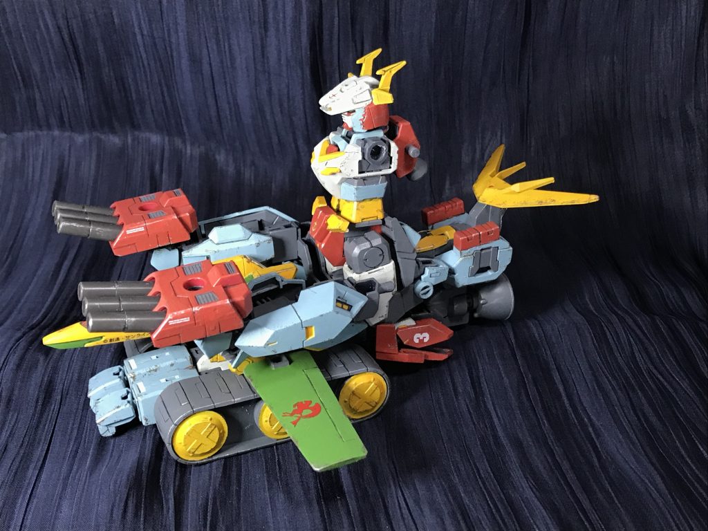 コアガンダムでムサシをやるのは良いとして、ヤマト部分どうしよう？と悩んでたのですが、コアガンダムのアーマーのハンガー部分を使えばいいじゃないかと思い付き、簡略化する形で完成に漕ぎ着けました。