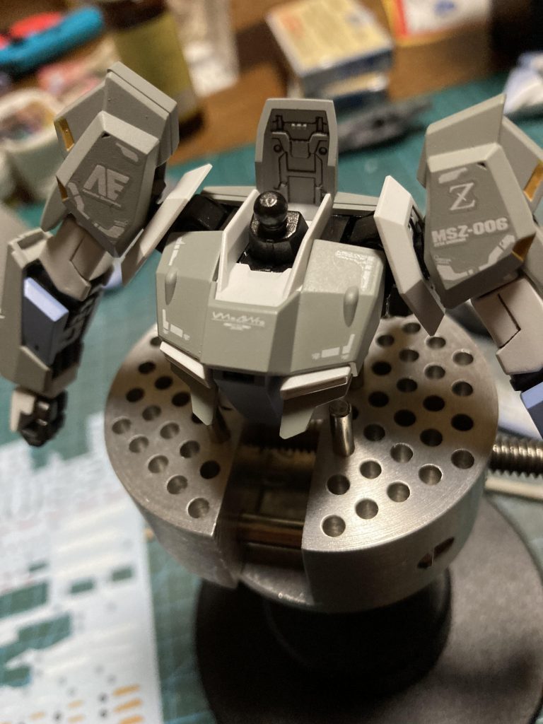 RGのデカールをメインにコツコツと…