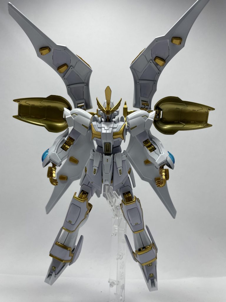 各種色分けとして全体に黒サフ下地を塗装した後白→クレオスのクールホワイトパープルがかった白？→クレオスのMSホワイト＋ほんの少しパープルを加えて調色金色→ガイアのスターブライトゴールドダクトなどの一部はエナメルのゴールドで部分塗装パープルは写真だと殆ど分からないので白で統一したほうが良かったかもです。