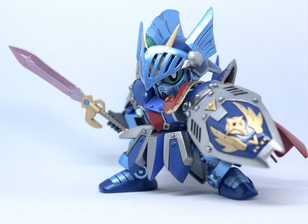 バーサル騎士ガンダムをベースにゼロガンダムや真悪参などのパーツを使いつつ、プラ板やパテでスクラッチしています。