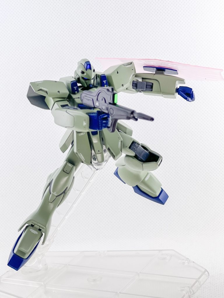 RE/100のボックスアート風に。ここまでのポージングのほとんどがRE/100のを参考にしてます。
