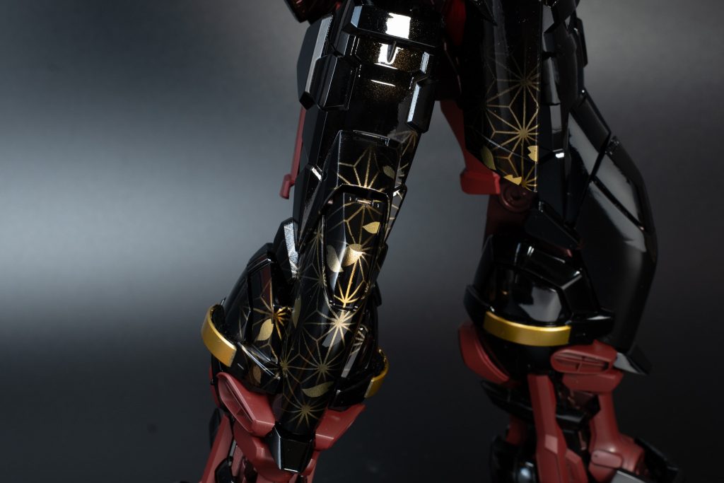 脚部付近の柄アップ