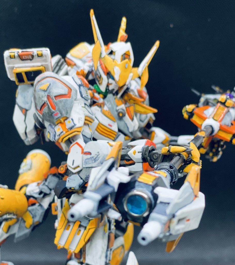 メイスの柄の先にはサブウェポンとして射撃武器と、Horizonのオーバーライドツールを装備しています。