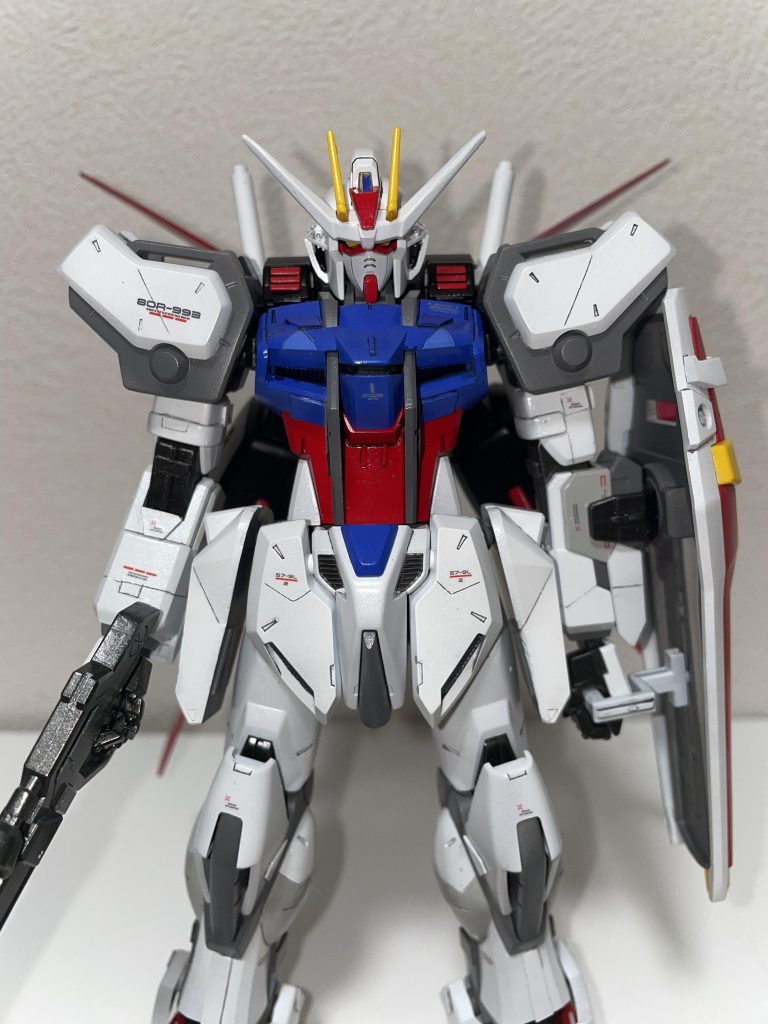 初の筋彫り追加と、プラ板でのディティールアップをしました。