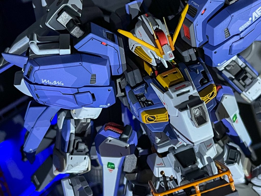 夜はMSハンガーも少し光るので工場のような雰囲気が出ます。