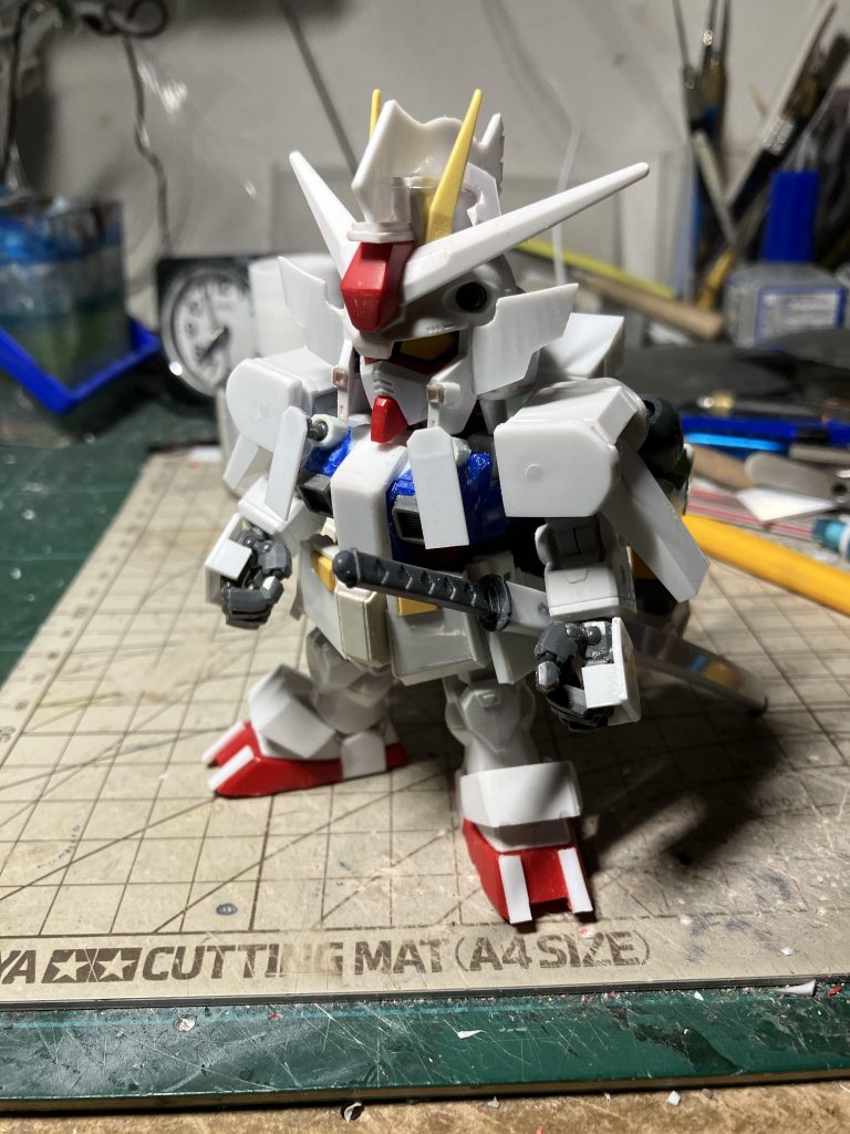 制作途中です。今回はほとんどがプラ板工作とパテ盛りです。六角形をひたすら切り出すのは疲れました。