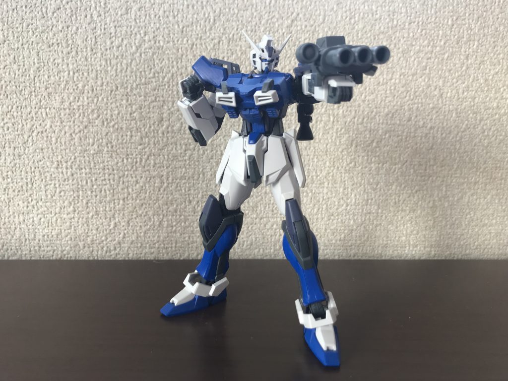 アクアストライク水中を得意とする。胸部に装着された装甲は水圧や水の浸水を防ぐために装備されている腕部に装備されたミサイルポッドは水中でも使用することができる。背部に装備されたブースターで水中でも移動することが簡単に出来る。