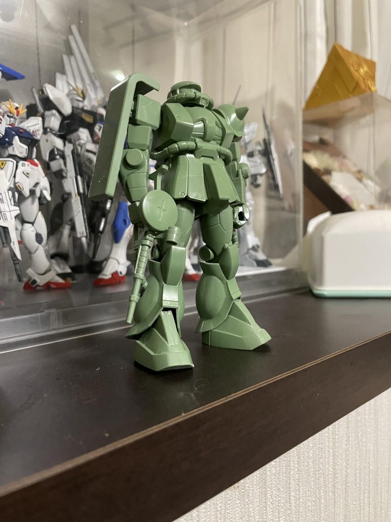 FGは初めて組みましたが、パーツの合いが、悪いところもあり綺麗に組むと大変そうでした。プロポーションはとても好みです。