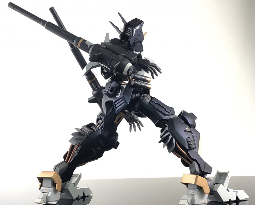 グラン・トンファーを展開。スモークで敵機を撹乱して接近、ゼロ距離で装甲をぶち抜くとんでもないロマン兵器。ザ・鉄血兵装って感じでとても好きですね。