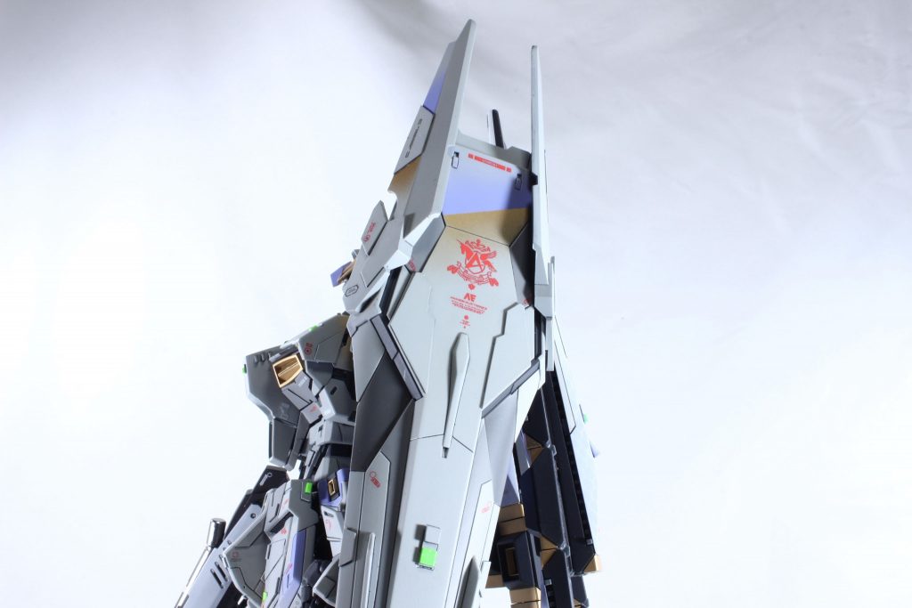 シールドにはまたもやユニコーンのシールドを切り離し増加装甲化。本体のマッシヴさと整合性をとりました。