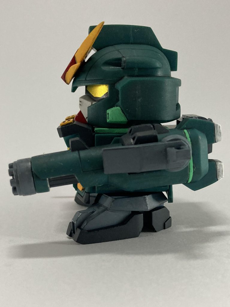 インナーアームガトリングヘビーアームズと違い、腕を真っ直ぐガトリングに差し込み(インナーアーム)射撃精度を高めるという設定らしいです🔫