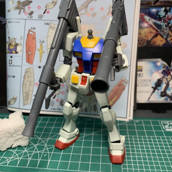 HGUCリバイブガンダムを使用してバトオペ2 デザイン風のG-3ガンダムが作りたくなり、せっかくなのでこの機会にGUNSTAさんのストーリー機能を使ってまとめていこうと思います。主な改修予定は、バックパック バーニア増量(各1→2個)バックパックにバズーカマウントパーツ取り付け腰部 ビームライフルマウントパーツ取り付け肘・脚部・足首のマルイチに外装パーツ貼り付け(マグネットコーティング仕様)をしながら、あとは以前作成したガンダムのような腰部改修やスジボリなどやっていきたいと思います。（1枚目）