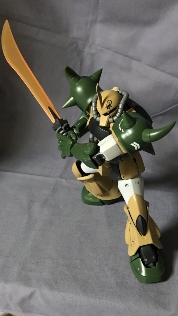 グフと言えば「鞭」ですが、個人的にはヒートサーべルけっこう好きです♪