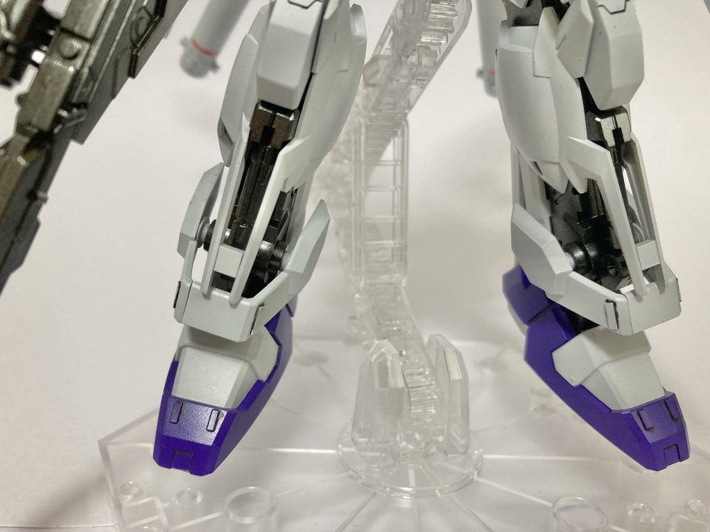 脚はデルタカイのものと足首から先はHi-νを組み合わせています。