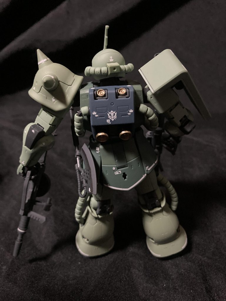 背面画像ブラスターやスラスターは内側と縁だけ金色に塗装、目立たなかったので目立たせたかった