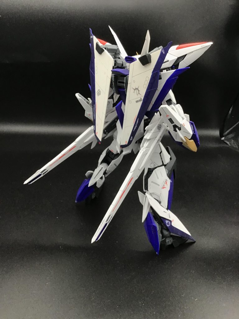 フロント&リアビュー変形後の形態に航空機感を出したいなと思い、翼を追加してます。