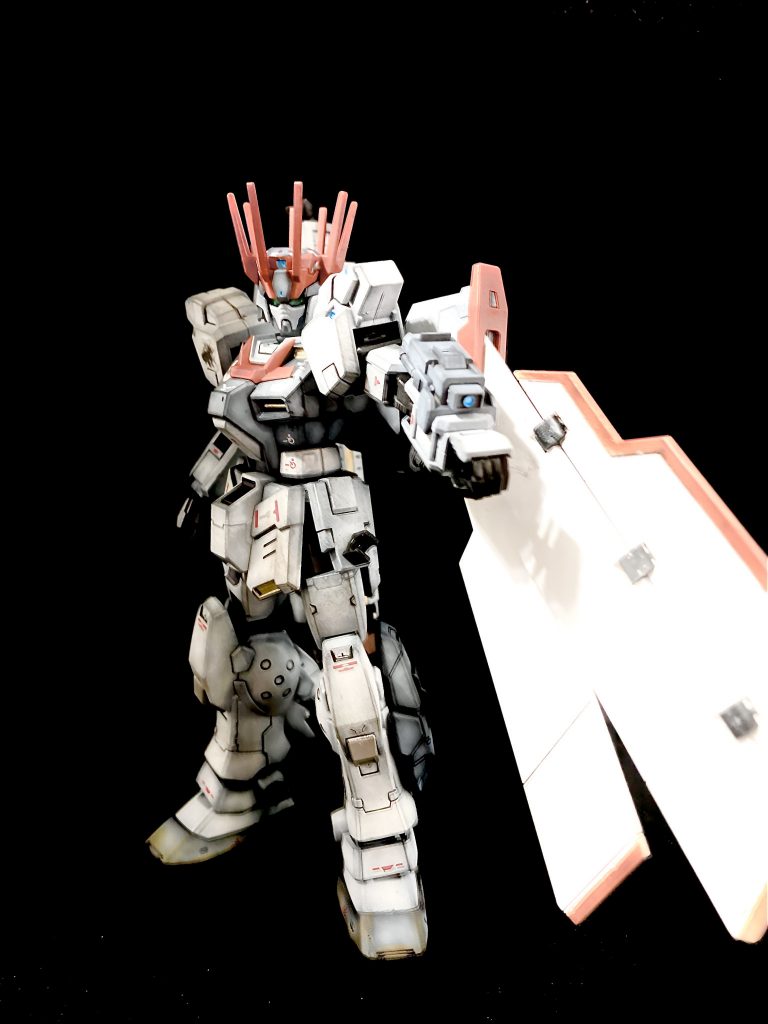 左手のガトリング？は「射撃型だからカメラかな」と思い込み塗装してしまいました（笑）