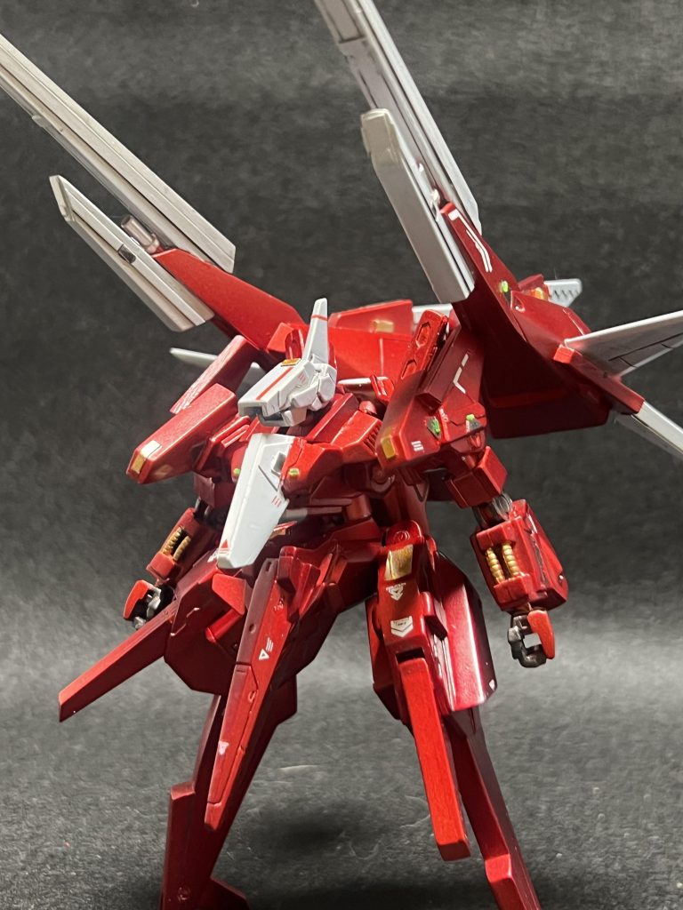 変形させるとメッサーラどこ行ったのか？ちょっと変わった感じになりました。足はこんなですけど一応、自立できます。自分では気に入ってます。