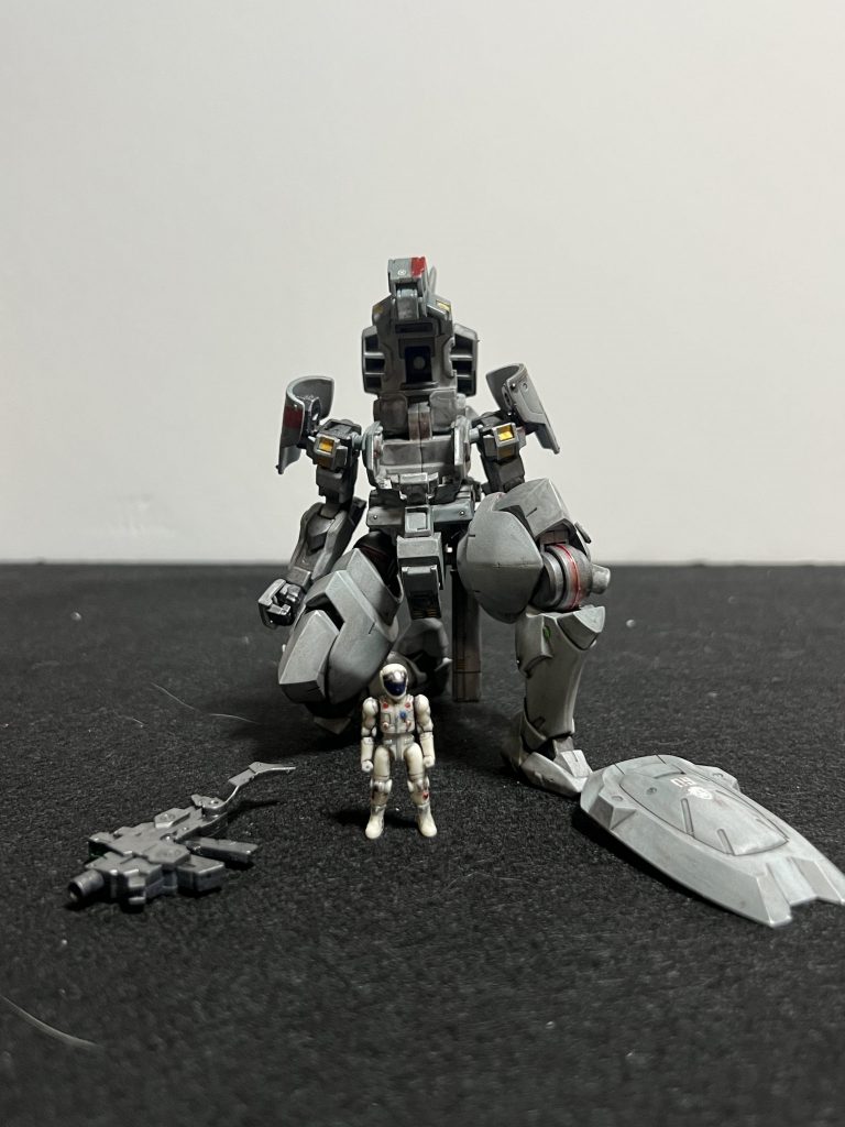 コックピットを開いてパイロットも並べての一枚。パイロットもちょっとだけ塗装してみました。