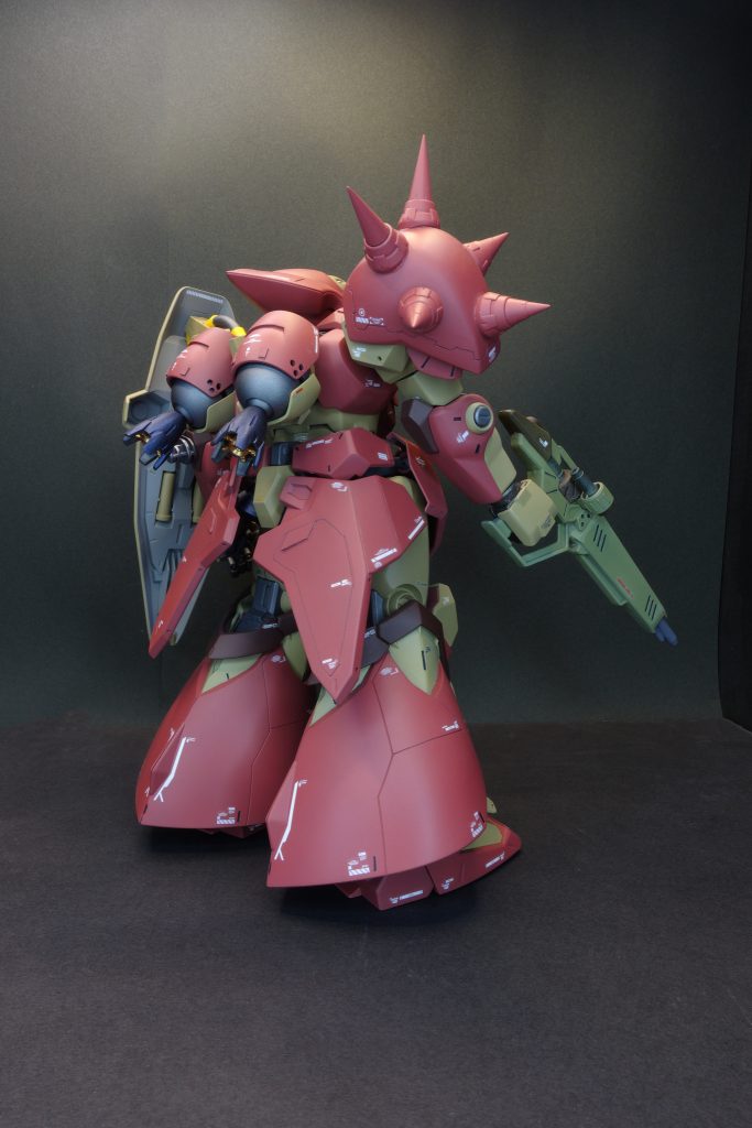 ヒジやヒザ横の関節にもディテールを追加。