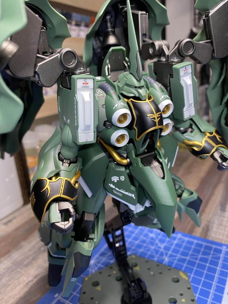 改造はそこそこに塗装とデカールでデティールアップを行っています