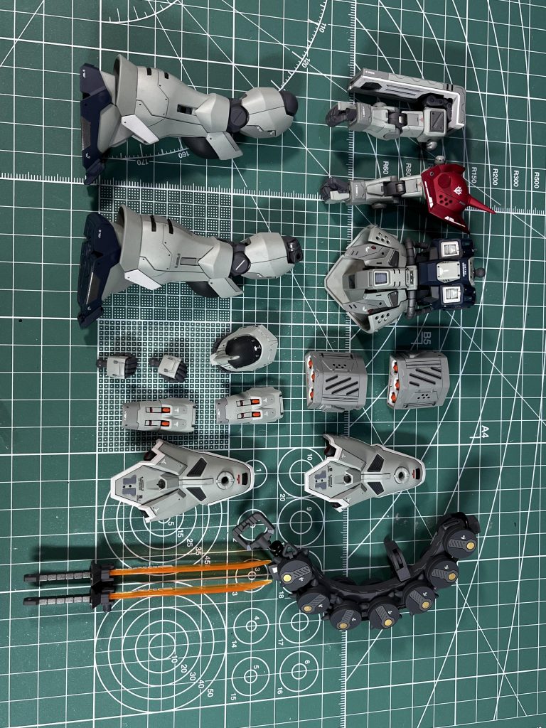 感想・まとめ今回で2度目の投稿となります。陸戦型ガンダムでは多くの人に見ていただくことができてとてもモチベーションが上がったので引き続き投稿致しました。HGUCイフリート改 キットは素組ではずんぐりむっくりだったのでスタイル変更することでがカッコよくヒロイックに仕上げることのできるキットです(個人的好みです)。HGなので全体的にディテールが少ないので密度を上げる意識して改修しました。Twitterしてますので是非フォローよろしくお願いいたします!↓↓↓https://twitter.com/akasaha1124 最後までご覧くださりありがとうございました!!