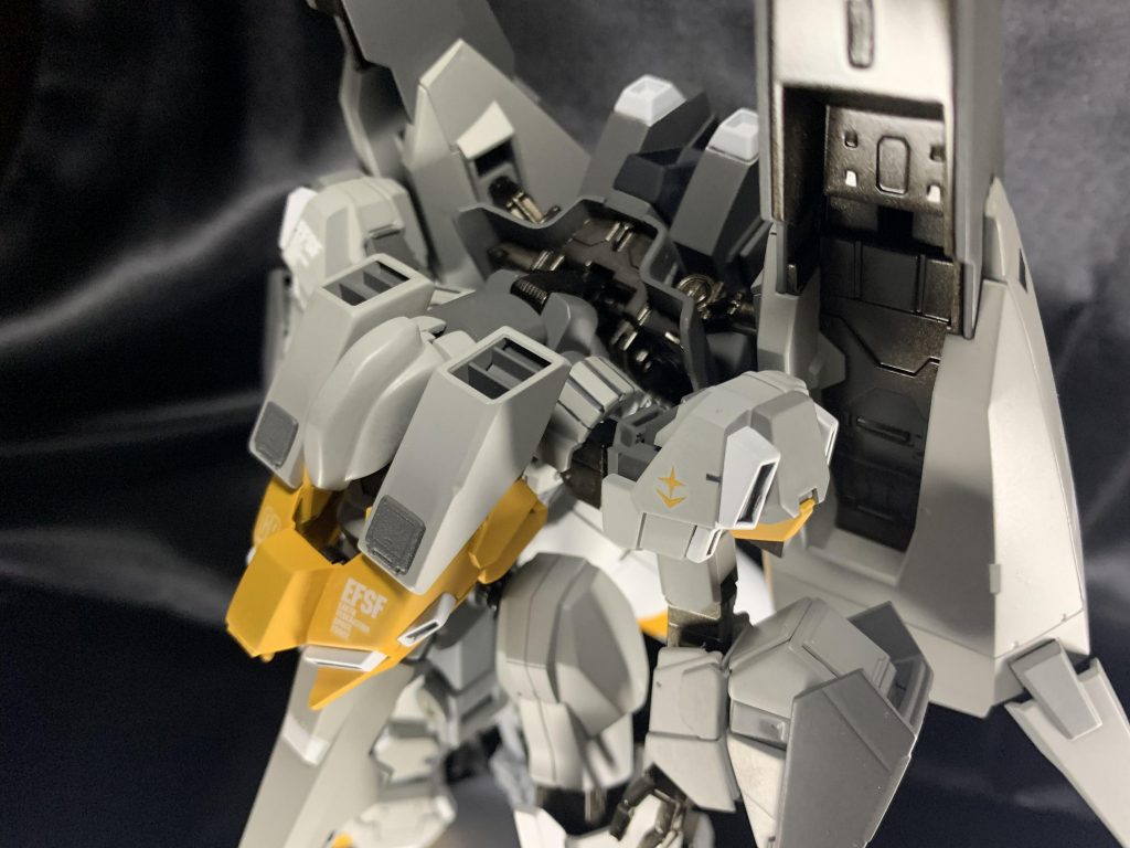 ティターンズは連邦軍の一組織でしたがMSはことごとく敵っぽいデザインだったので(TV的なものかな?)バイアラン・カスタムのように、味方味方してる純連邦風なデザインを心掛けて改造しました。