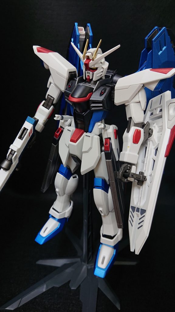 友人が積んでいたのを引き受けてきたのですが、クリアパーツの処理が上手くいかずメタリック系で全塗装することにしましたMGを作ったのは久しぶりだったので結構楽しかったですでは、最後までご覧いただきありがとうございました