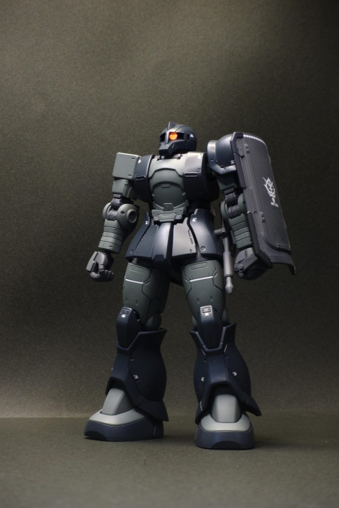 Hアイズクリアーを蛍光ピンクのガンマカを裏塗り。UVライトで光らせています。