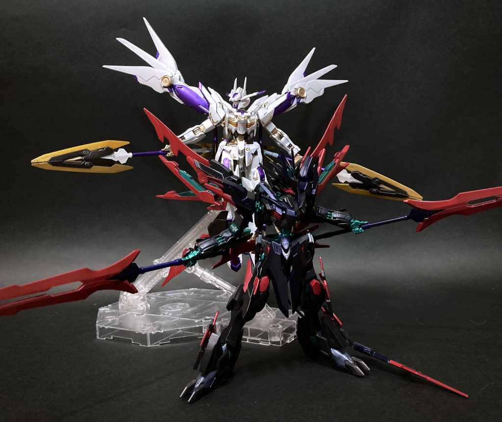 これだけお互いに尖ってると合わせて撮影するのが難しい、、、槍の向き変えるとさらに難しい、、、いつか専用の台座作ってみるかな、、、