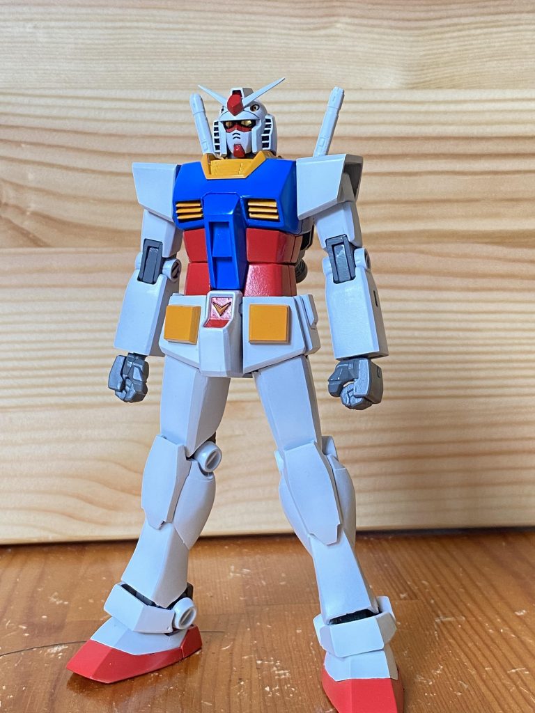 本当はフルアーマーガンダムを作りたくて始めました。中身のガンダムを改造していくうちにこだわってしまって、ガス欠してノーマルのファーストガンダムになりました。