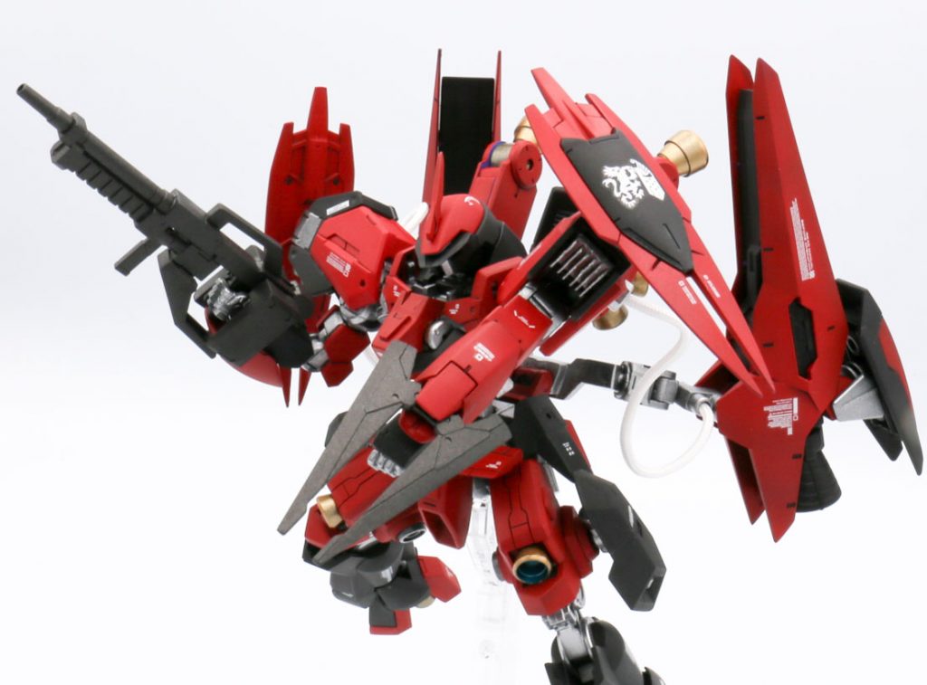 すれ違い様にクローで斬りつけるのも良し。