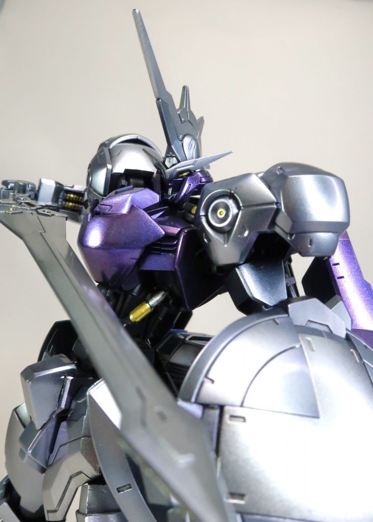 コンパウンドは約10年ぶりに使いました（笑）クリアーコートが薄かったようでエッジの塗料まで削ってしまったり、合わせ目やヒケの処理が甘い箇所が露骨に目立ったりと光沢塗装は想像以上に大変だということを思い知った作品でした。けど我ながら最高にかっこいいのが出来て気に入ってます！