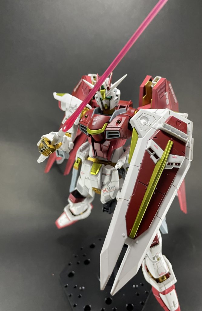 可動域は微妙だったのでポージングはちょっと…😰