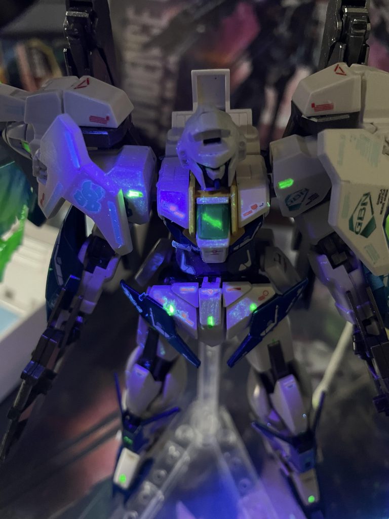 胸の傷も光らせましたが塗料の飛び散りがすごい😢