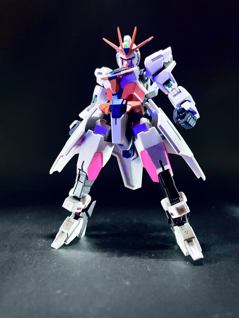 まずはコアガンダムから。今回は近接特化型として装備はソードのみ、バーニアを強化し、被弾してもある程度耐えられるように装甲強化した。というコンセプトで制作しました。