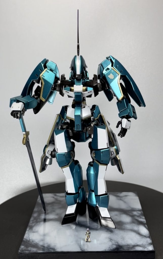 金の縁取りは筆塗りしましたが、エアブラシにすべきでした。ムラムラしてます。。。