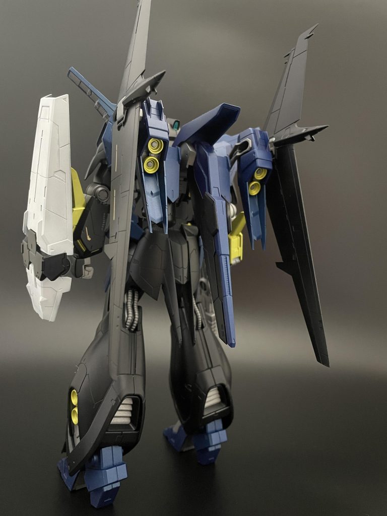 背面横幅のバックパックが特徴的ですね。