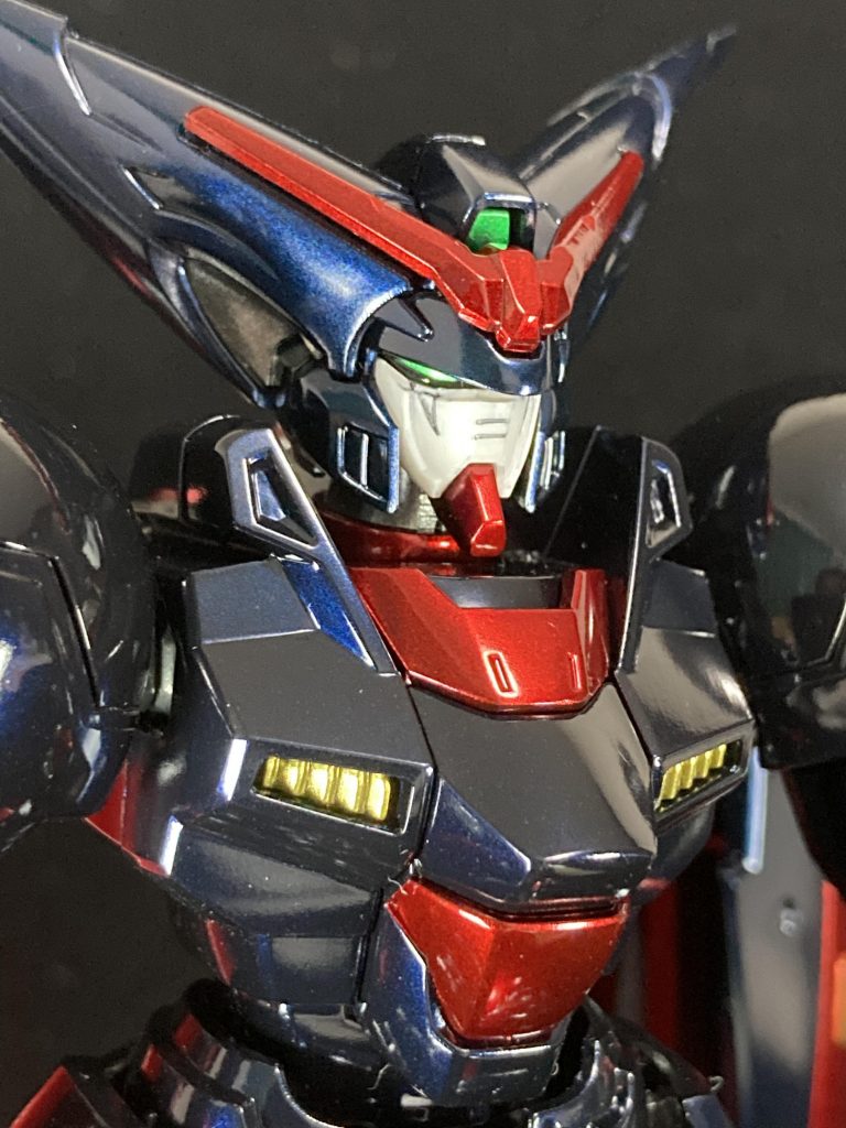 ガイアノーツのプリズムブルーブラック10ml +クリアブラック5ml＋クリアブルー5mlで調色した塗料を使用しました。紺のパーツはEXブラック→調色した塗料→トップコート。黒のパーツはトップコート前にクリアブラックを塗装してます。