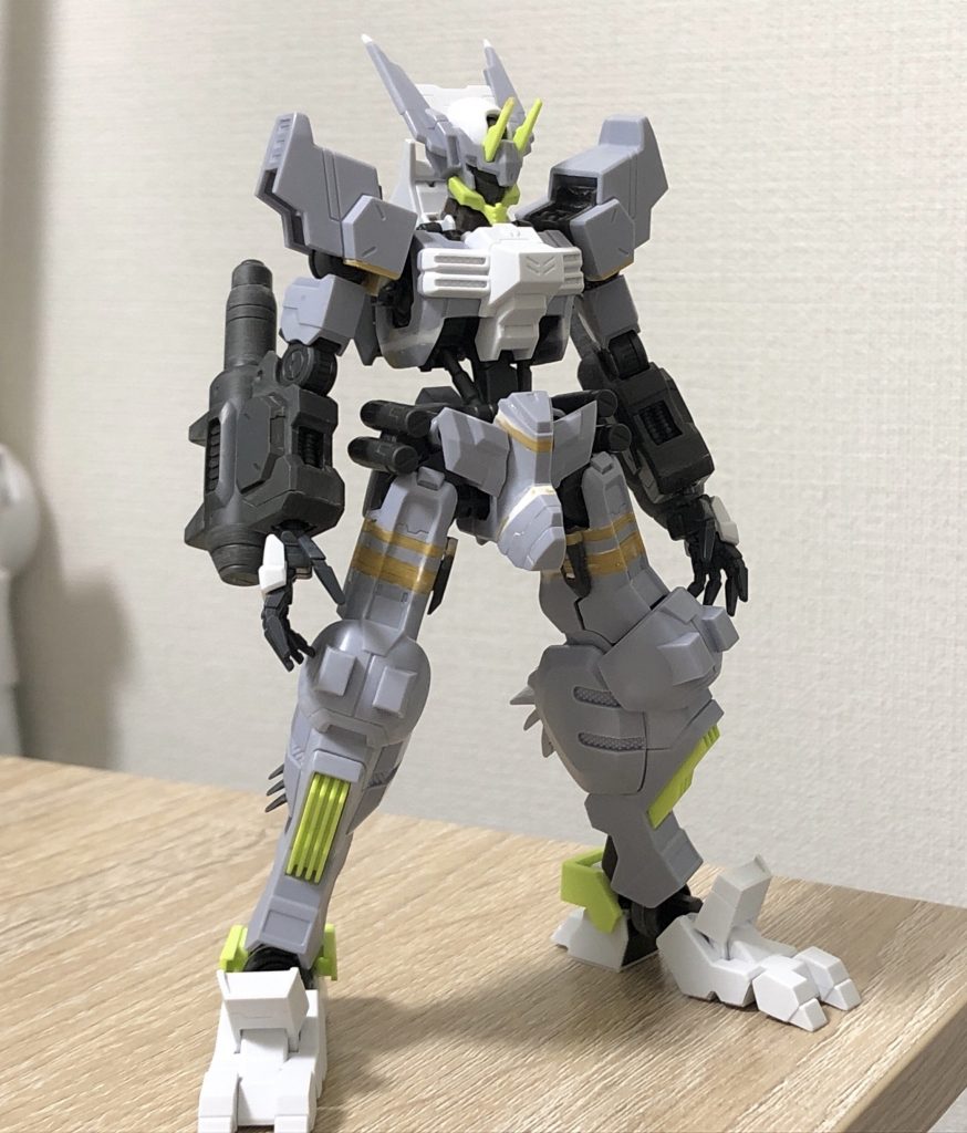 塗装前の段階の写真。太ももの延長工作がとても大変でした…