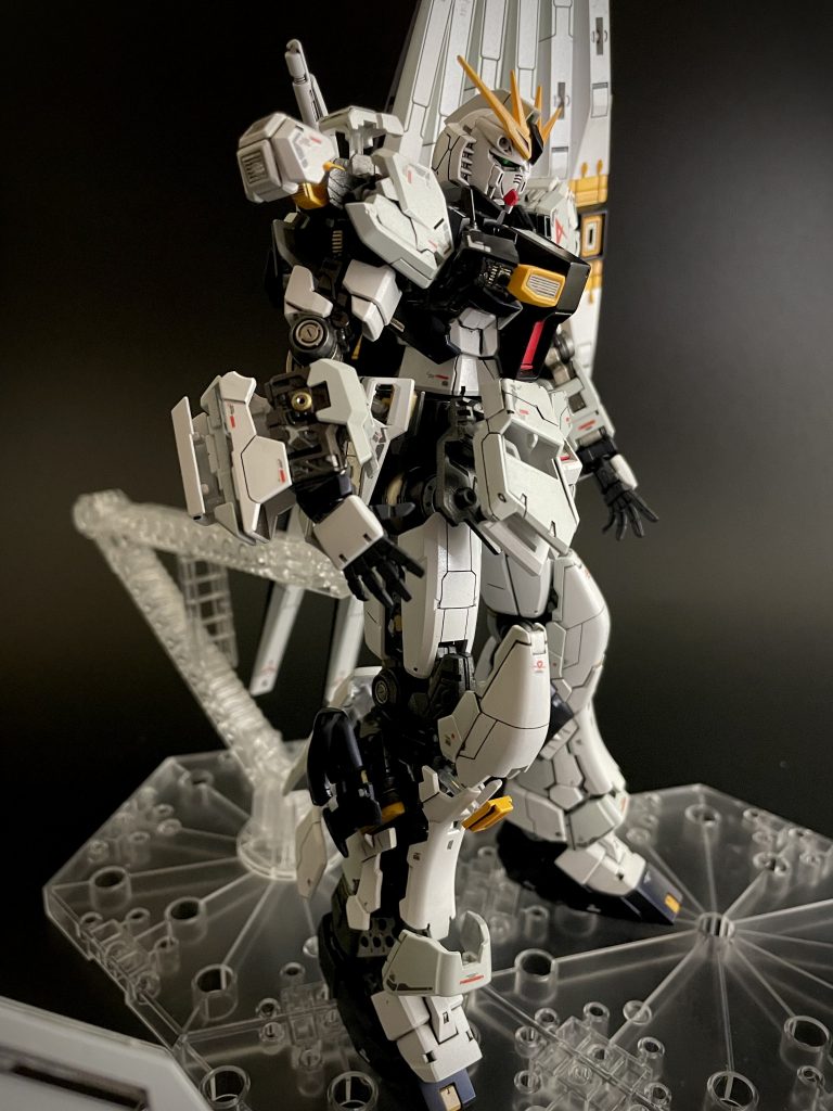 RGνガンダム　展開図的ディスプレイ　パール塗装–2枚目/制作者：モリラボ