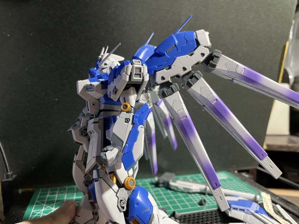 RG Hi-νガンダム–4枚目/制作者：ろく