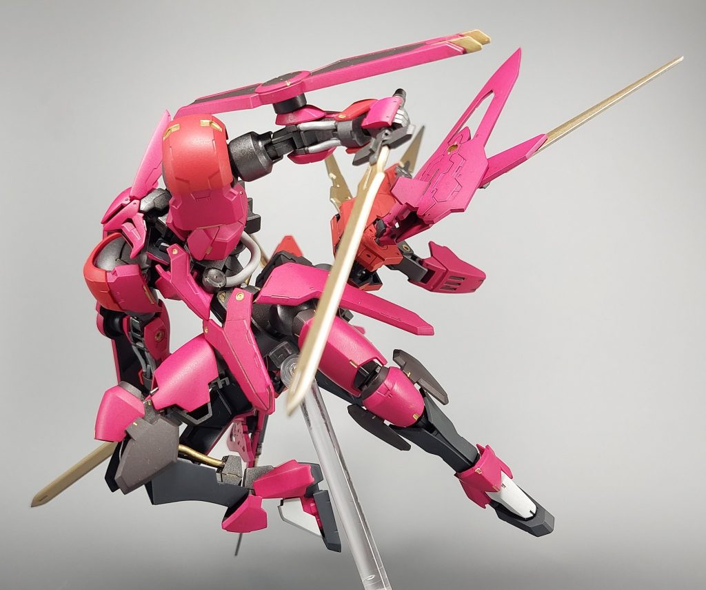 ヴァルキュリアブースターの翼を展開してかっ飛びます