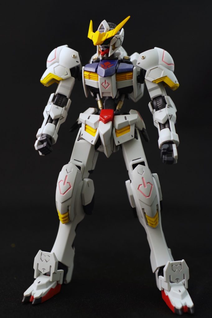 HGなのに、ガンダムフレームの上に装甲を付けるような建て付けになっていたので苦戦しました。