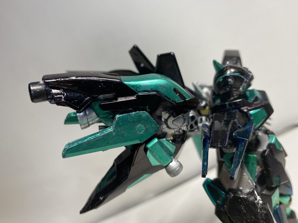 片方はSDのシナンジュを使ってジャンクパーツを付け貼りしました(バーニア下になってるのは気にしない)